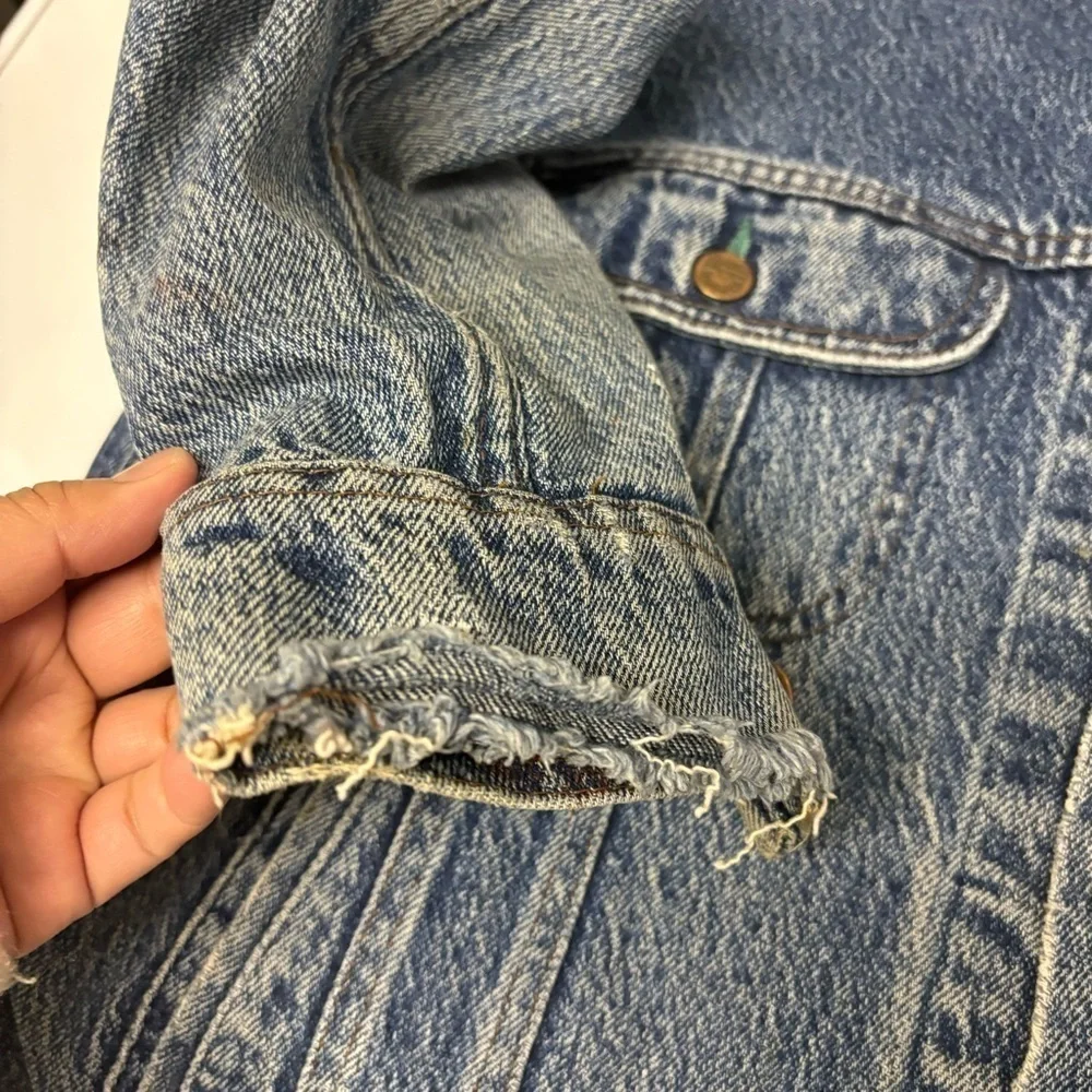 Vintage Lee Riders Trucker Distressed Denim Jacket Men’s Size Medium ( STAINS )